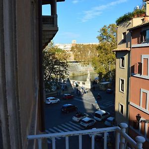 Una Finestra Su Castel Sant'Angelo